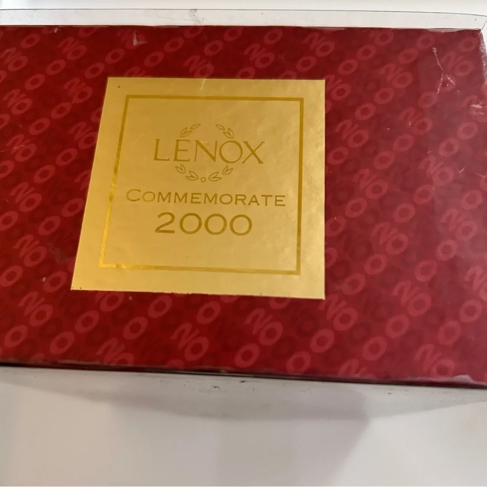 Lenox Commemorate 2000 Bride And Groom Ornament